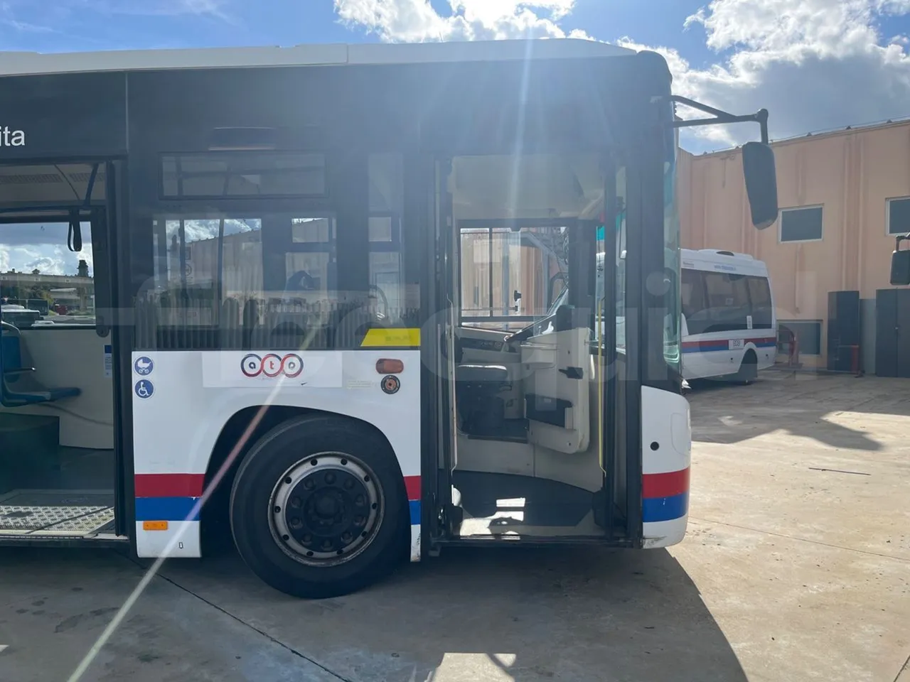 BredaMenarinibus Vivacity Plus C - Euro5 - 161kW - 8mt - front door 1 open