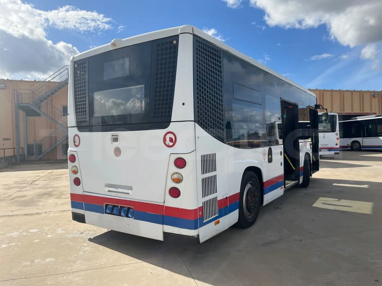 BredaMenarinibus Vivacity Plus C - Euro5 - 161kW - 8mt - 3/4 right rear doors open