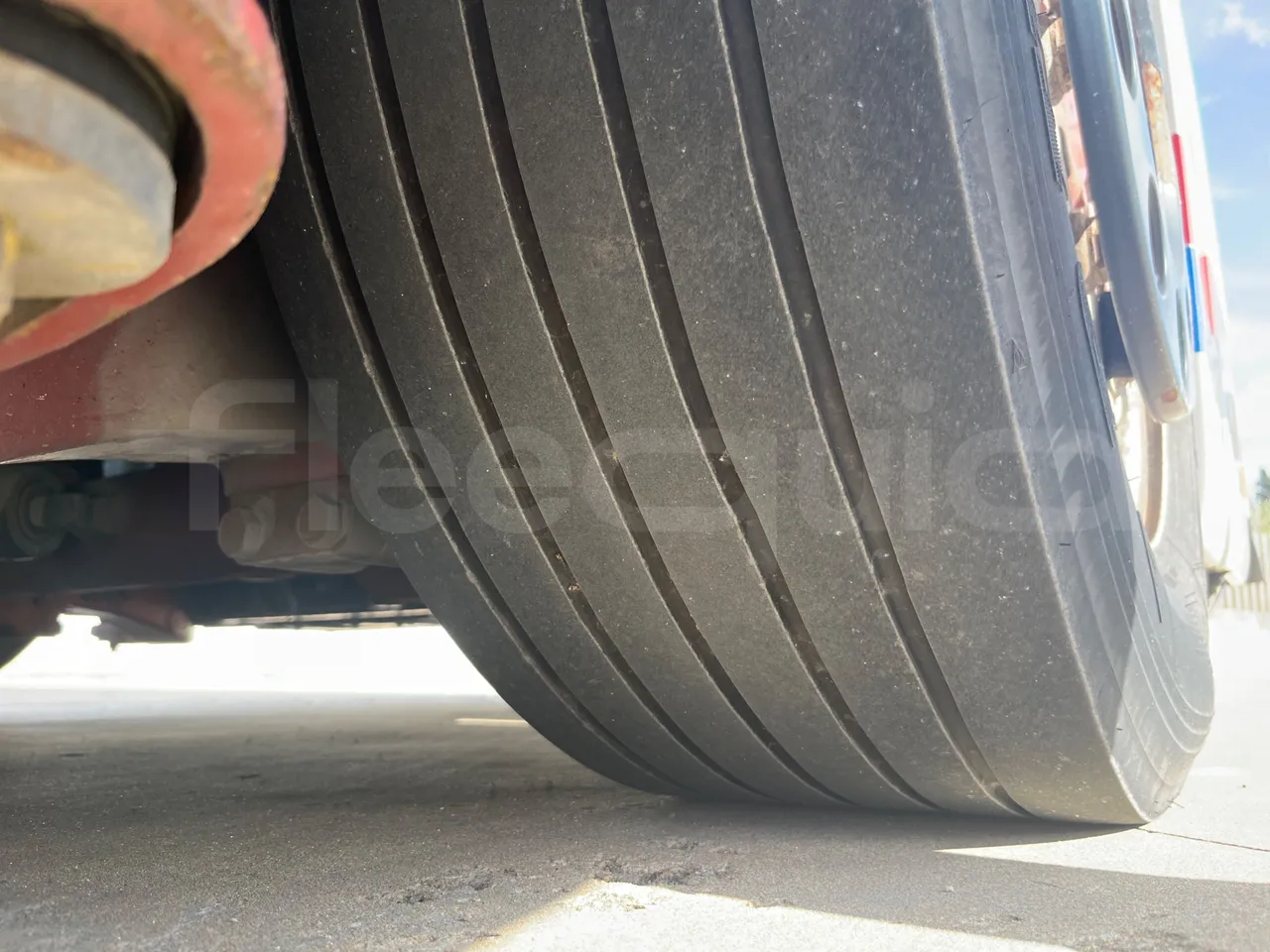 BredaMenarinibus Vivacity Plus C - Euro5 - 161kW - 8mt - tread condition front tires left