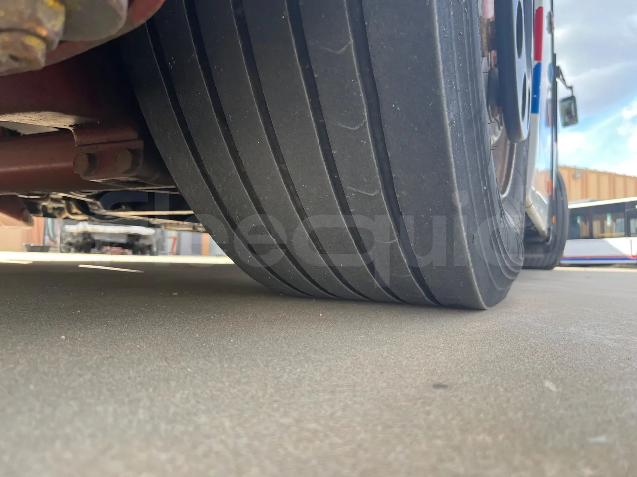 BredaMenarinibus Vivacity Plus C - Euro5 - 161kW - 8mt - tread condition second axle tires left