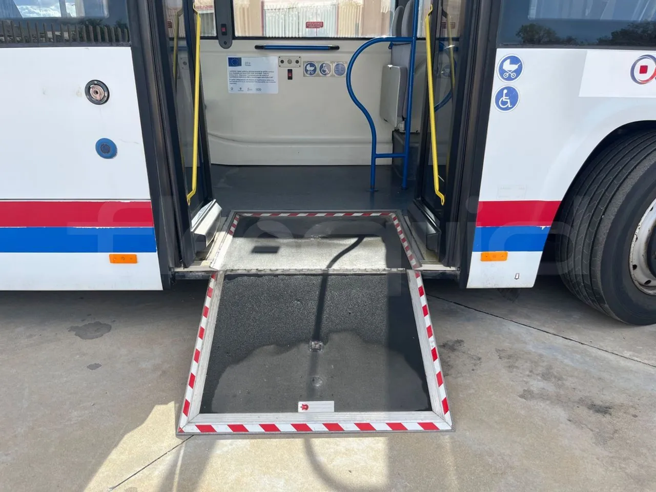 BredaMenarinibus Vivacity Plus C - Euro5 - 161kW - 8mt - platform open photo