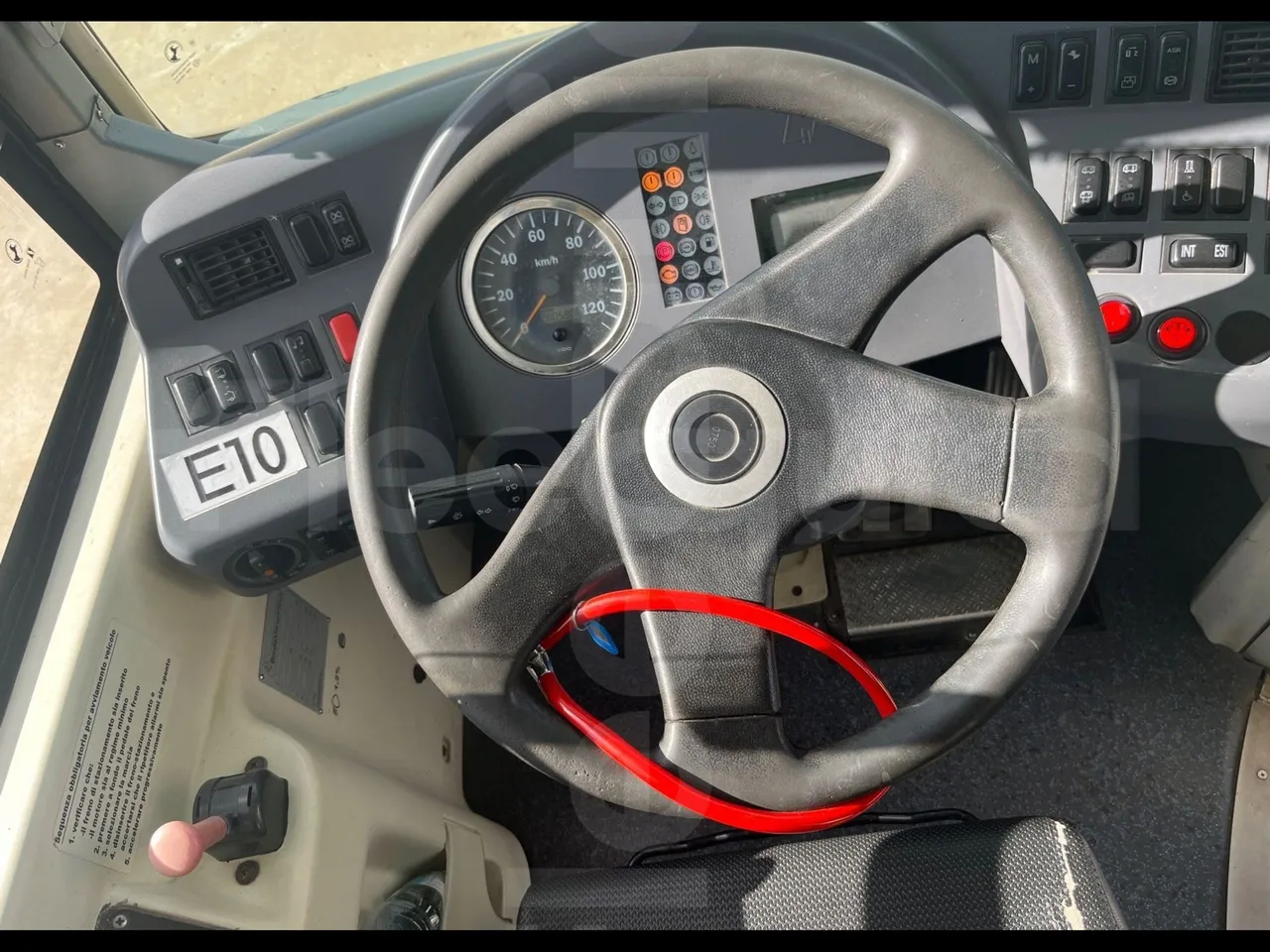 BredaMenarinibus Vivacity Plus C - Euro5 - 161kW - 8mt - steering wheel photo