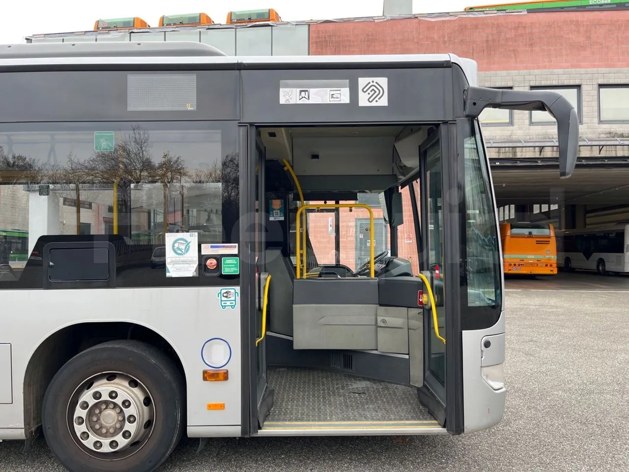 Mercedes-Benz O 530 5303/P - Euro 5 - 210 kW - 11.950 mt - front door 1 open