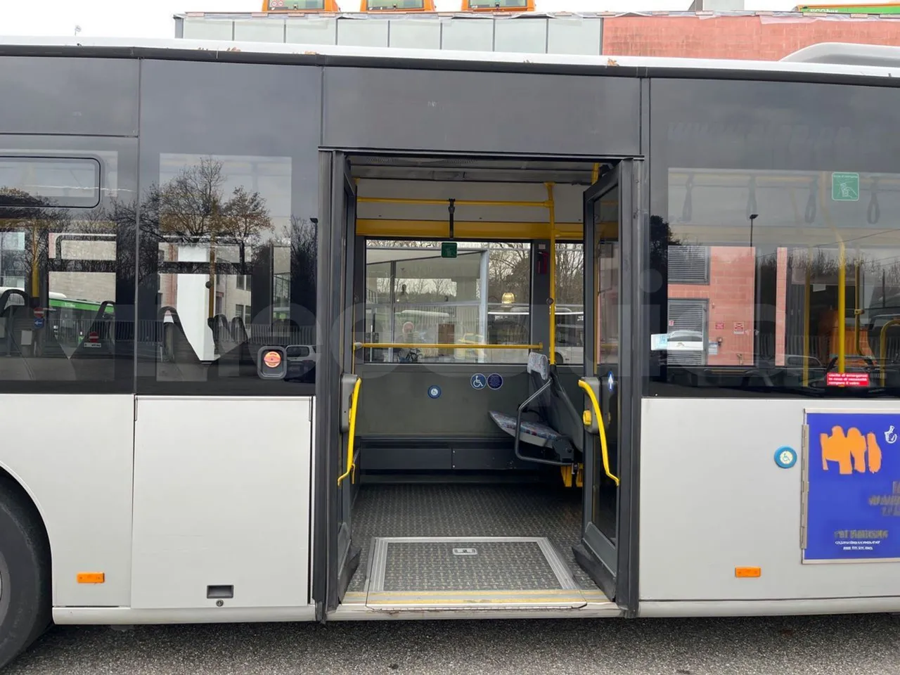 Mercedes-Benz O 530 5303/P - Euro 5 - 210 kW - 11.950 mt - front door 2 open