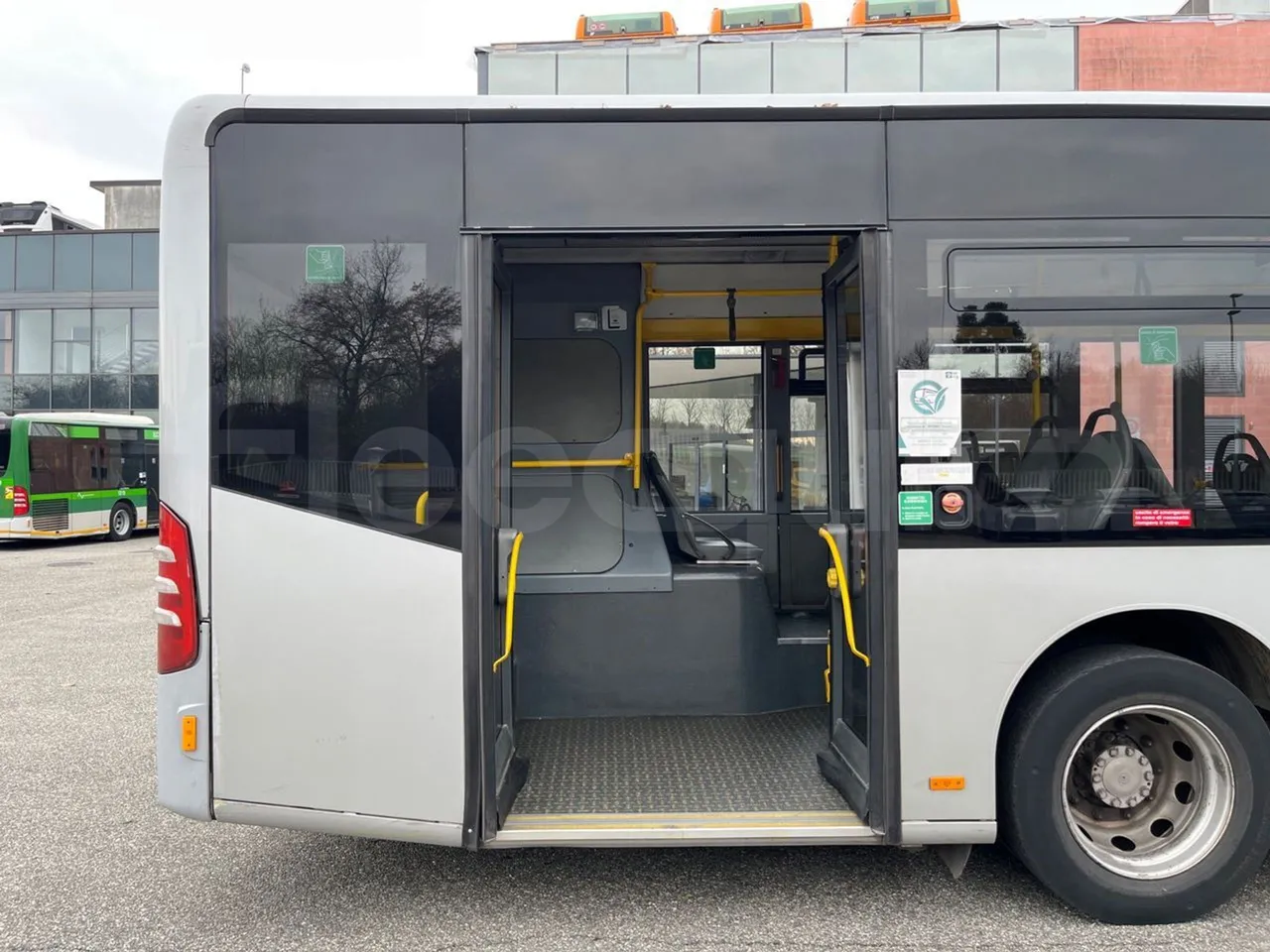 Mercedes-Benz O 530 5303/P - Euro 5 - 210 kW - 11.950 mt - front door 3 open