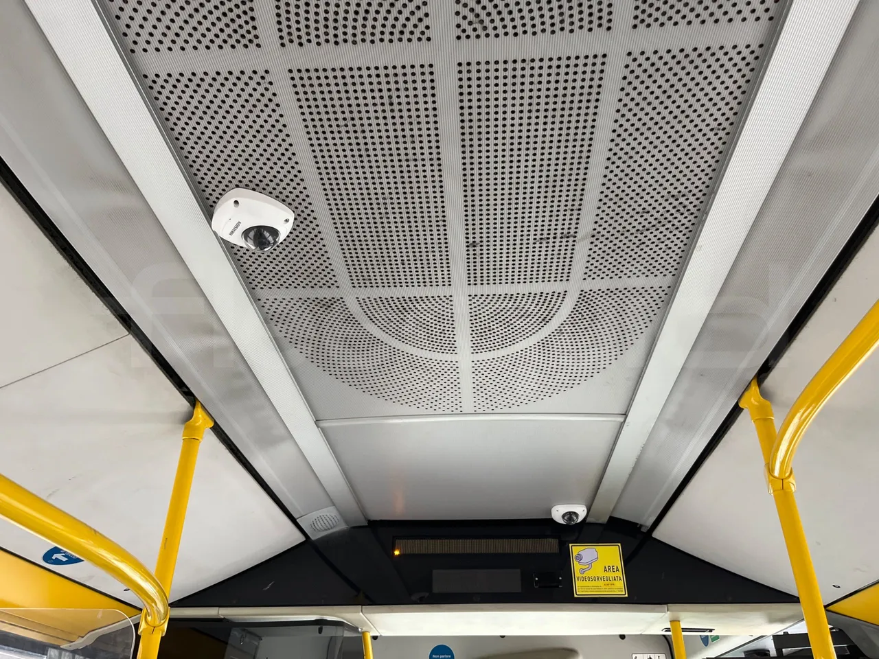 Mercedes-Benz O 530 5303/P - Euro 5 - 210 kW - 11.950 mt - camera accessories photo