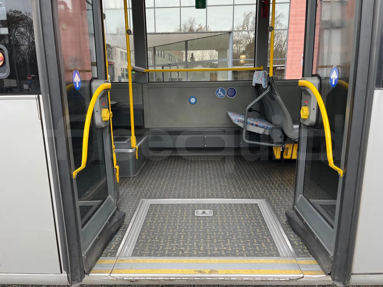 Mercedes-Benz O 530 5303/P - Euro 5 - 210 kW - 11.950 mt - disabled area photo