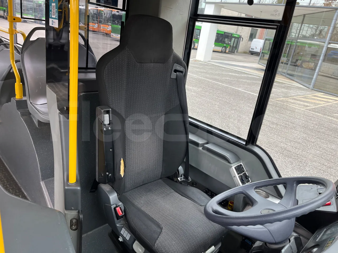 Mercedes-Benz O 530 5303/P - Euro 5 - 210 kW - 11.950 mt - driver's seat photo