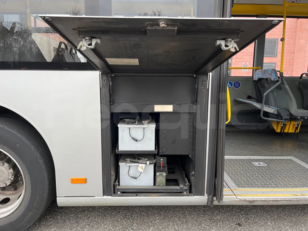 Mercedes-Benz O 530 5303/P - Euro 5 - 210 kW - 11.950 mt - external compartments photo