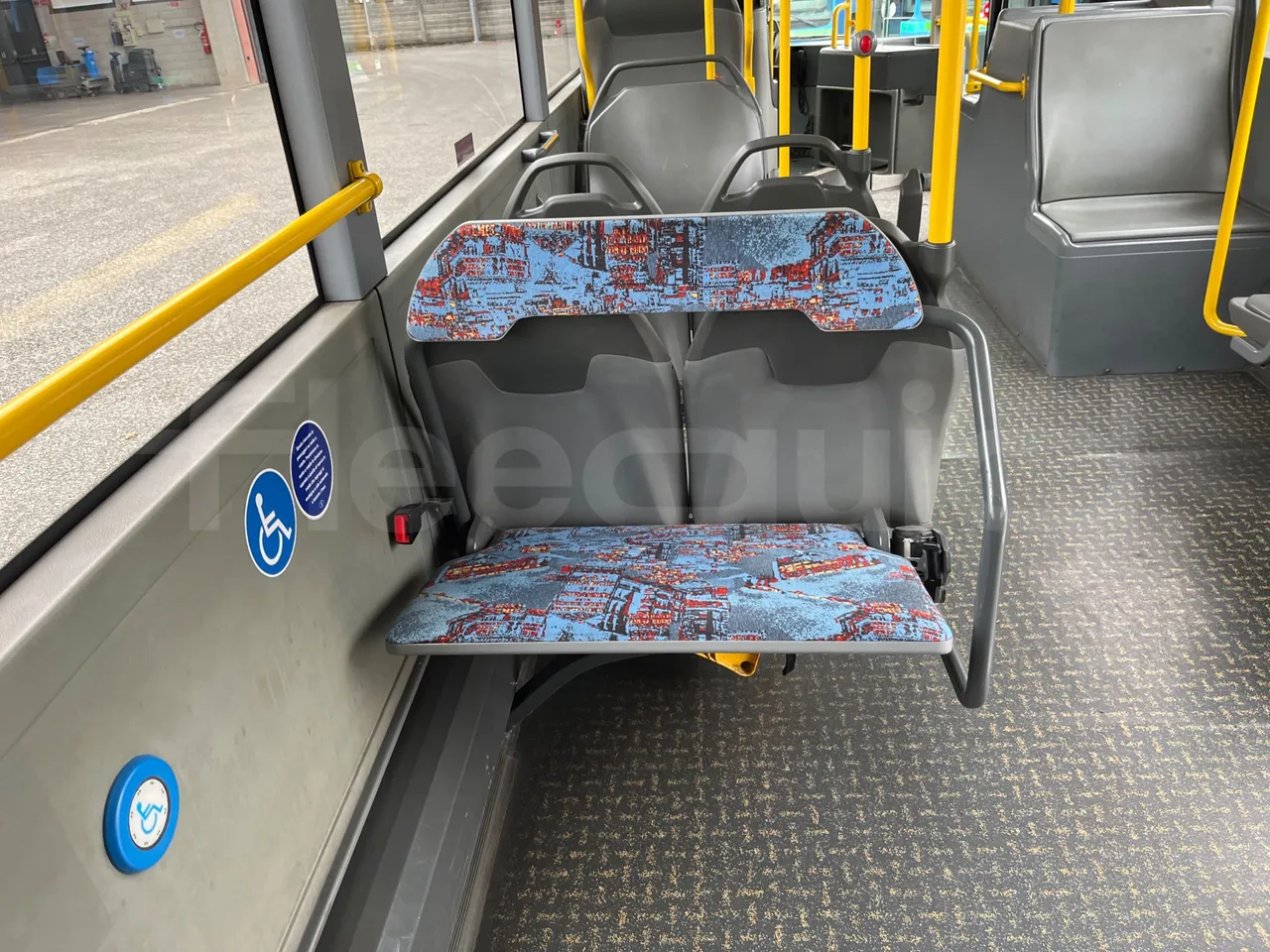 Mercedes-Benz O 530 5303/P - Euro 5 - 210 kW - 11.950 mt - folding seat photo