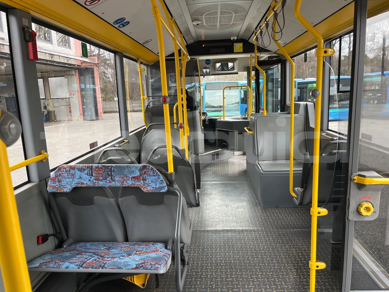 Mercedes-Benz O 530 5303/P - Euro 5 - 210 kW - 11.950 mt - forward view middle aisle