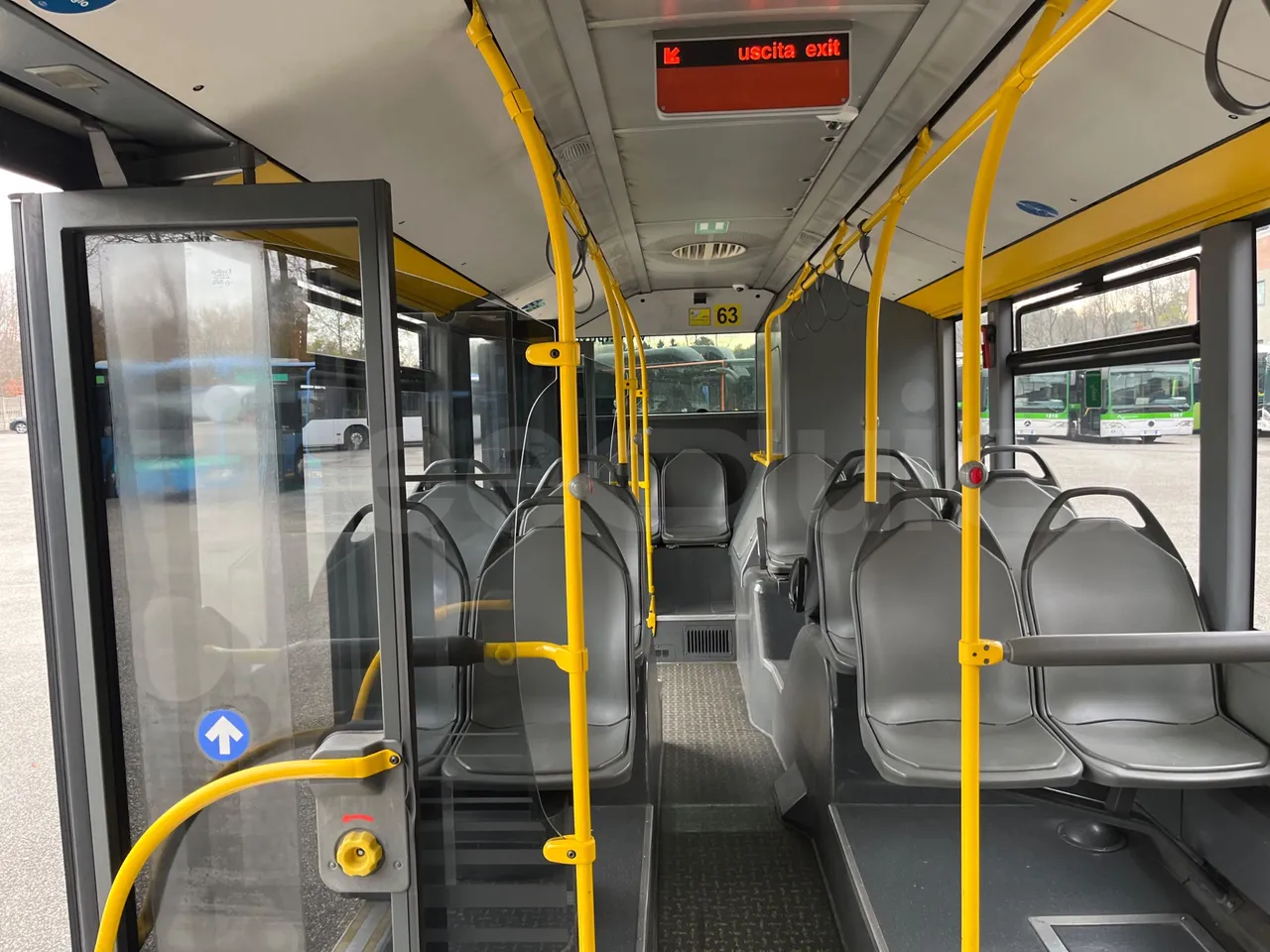 Mercedes-Benz O 530 5303/P - Euro 5 - 210 kW - 11.950 mt - reverse view middle aisle