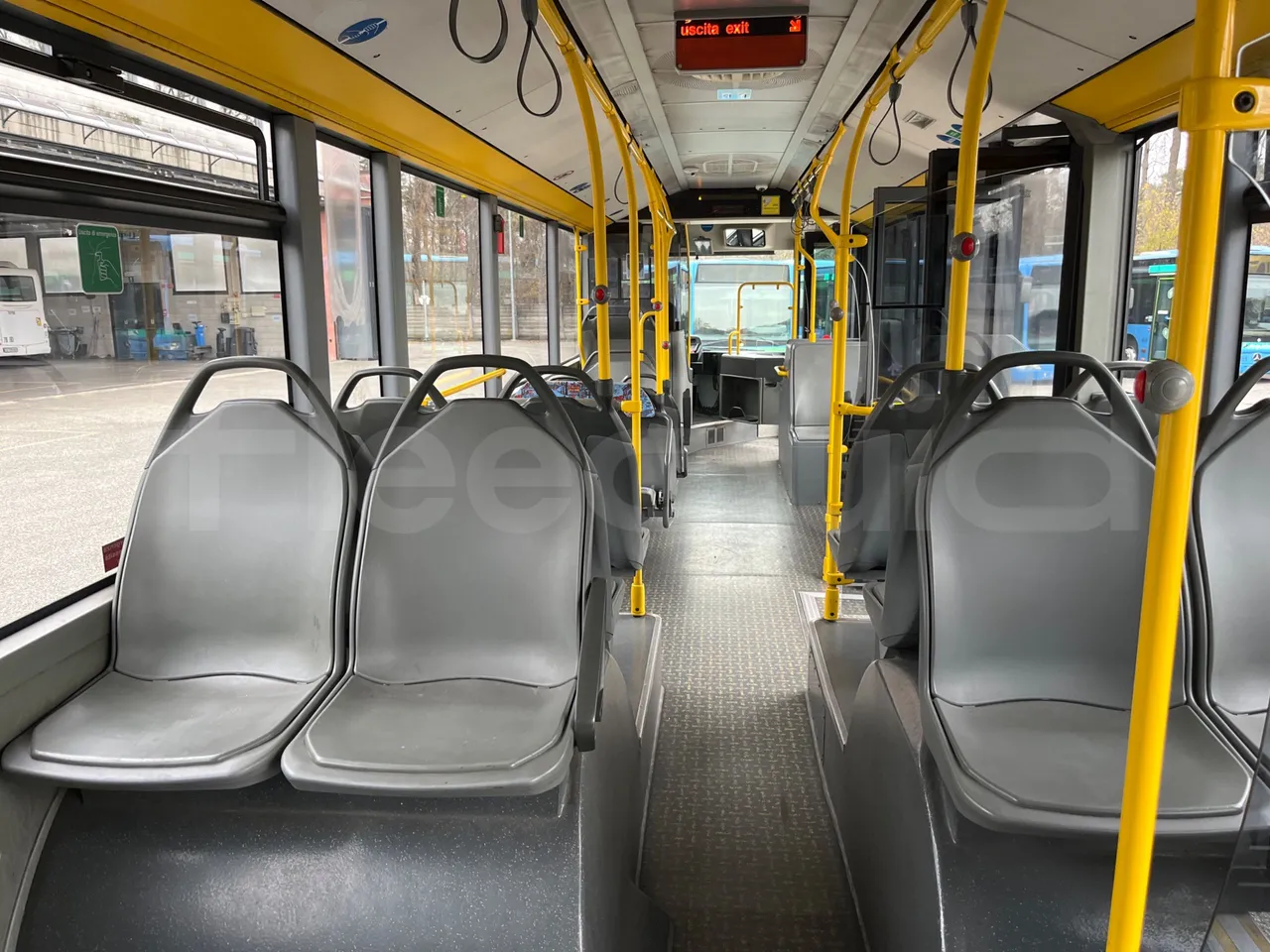 Mercedes-Benz O 530 5303/P - Euro 5 - 210 kW - 11.950 mt - forward view all seats last row height