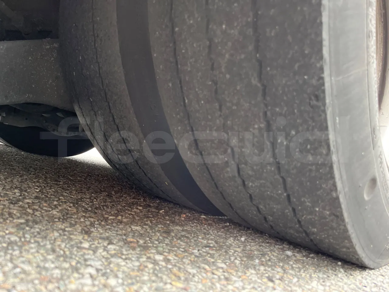 Mercedes-Benz O 530 5303/P - Euro 5 - 210 kW - 11.950 mt - tread condition front tires left