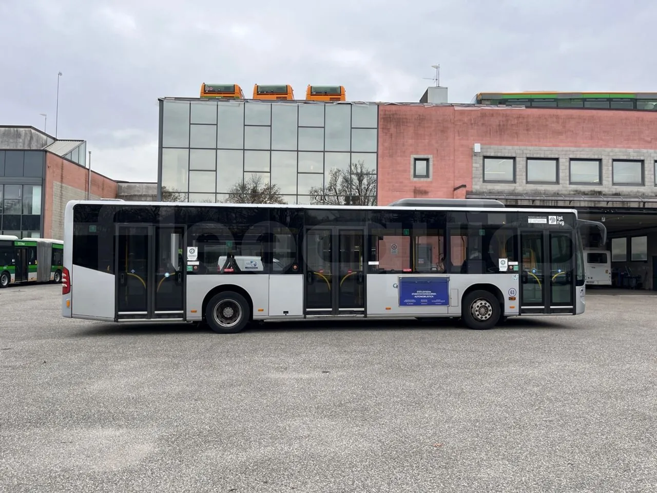 Mercedes-Benz O 530 5303/P - Euro 5 - 210 kW - 11.950 mt - right side doors closed