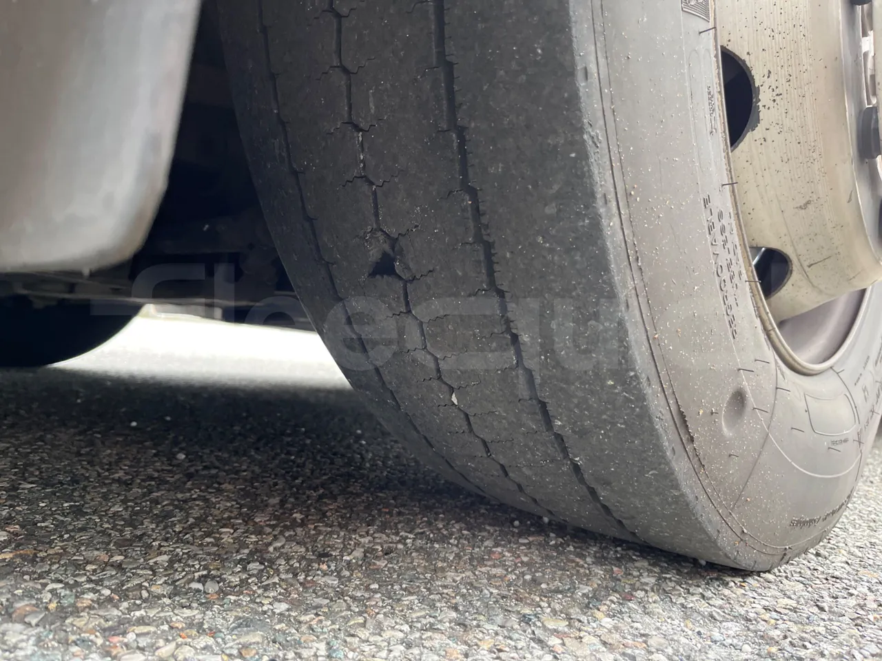 Mercedes-Benz O 530 5303/P - Euro 5 - 210 kW - 11.950 mt - rear left tire photo