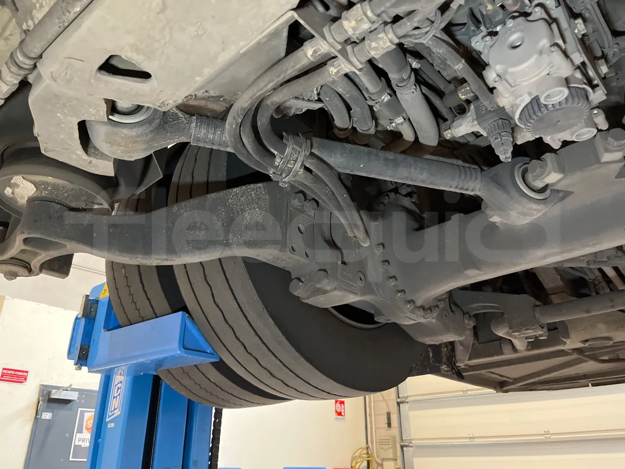 Mercedes-Benz O 530 5303/P - Euro 5 - 210 kW - 11.950 mt - axle 3 right side