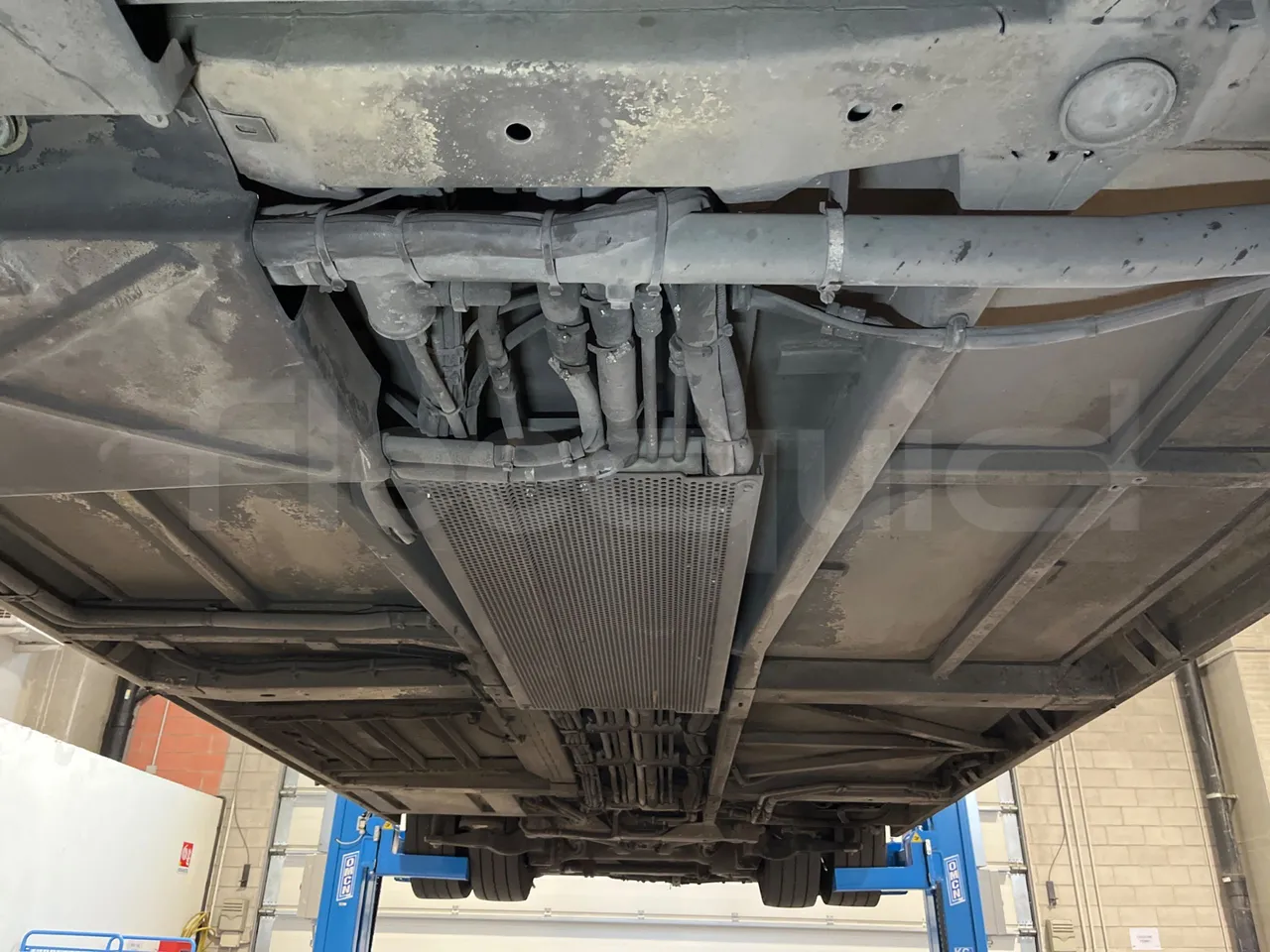 Mercedes-Benz O 530 5303/P - Euro 5 - 210 kW - 11.950 mt - central undercarriage photo