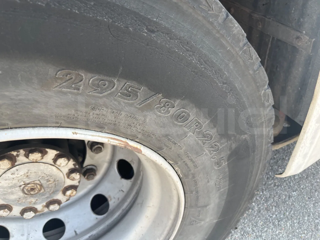 Vdl FUTURA FHD2 501E1 - Euro 6 - 320 kW - 12.875 mt - tread condition front tires right