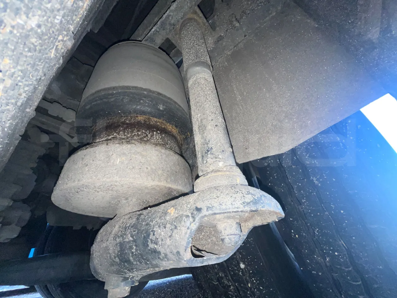 Man Noge TouringR33 - Euro4 - 324kW - 12.200mt - axel 2 air springs 1 left