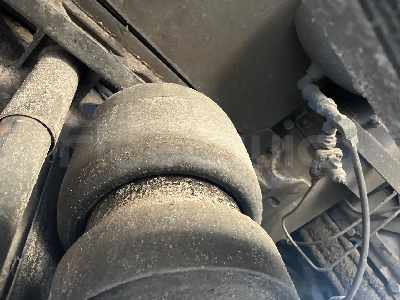 Man Noge TouringR33 - Euro4 - 324kW - 12.200mt - axel 2 air springs 1 right