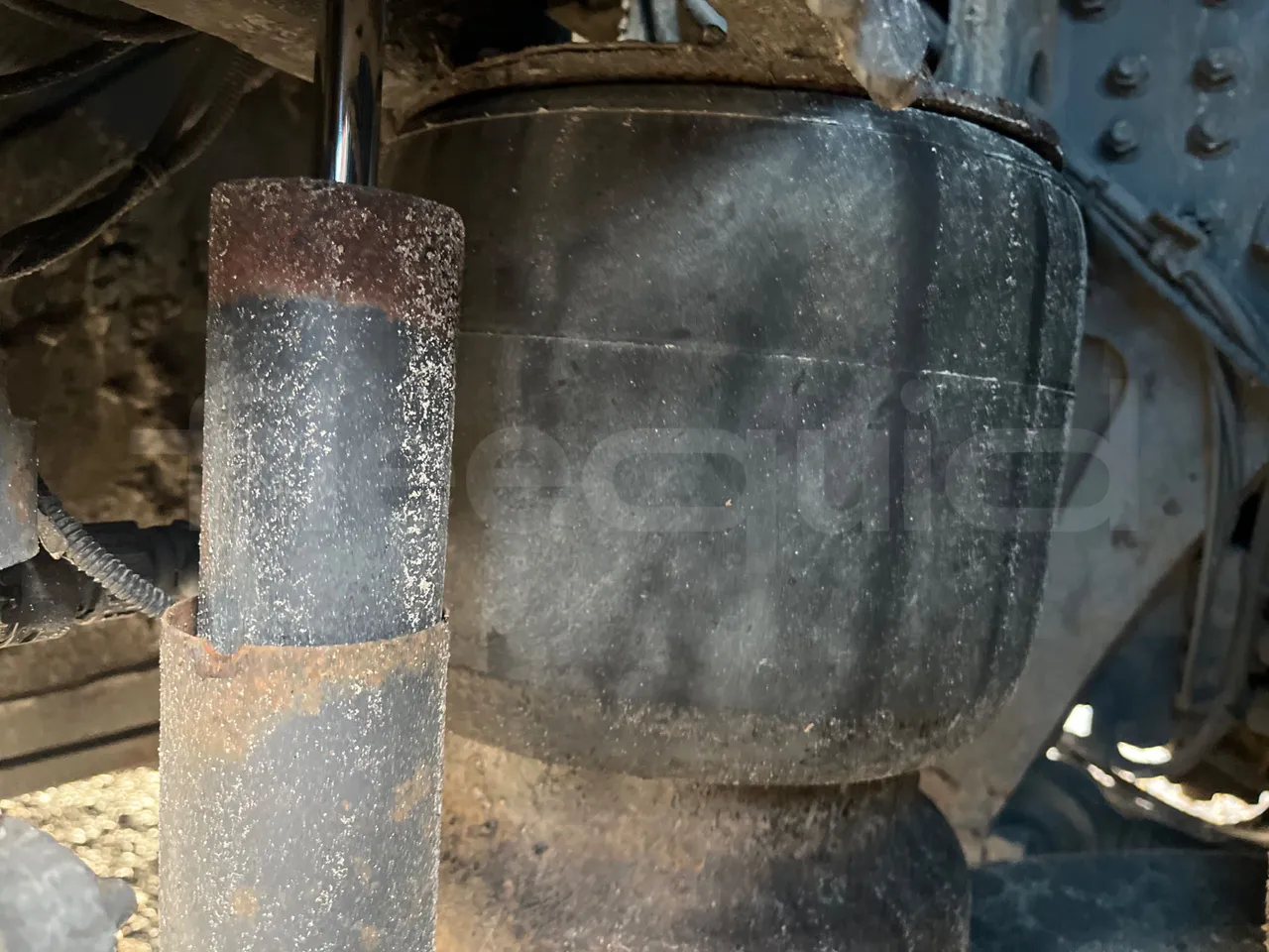 Man Noge TouringR33 - Euro4 - 324kW - 12.200mt - axel 2 air springs 2 right