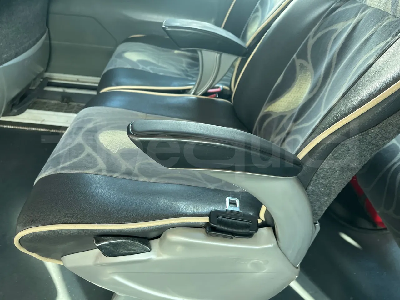 Man Noge TouringR33 - Euro4 - 324kW - 12.200mt - armrest detail photo