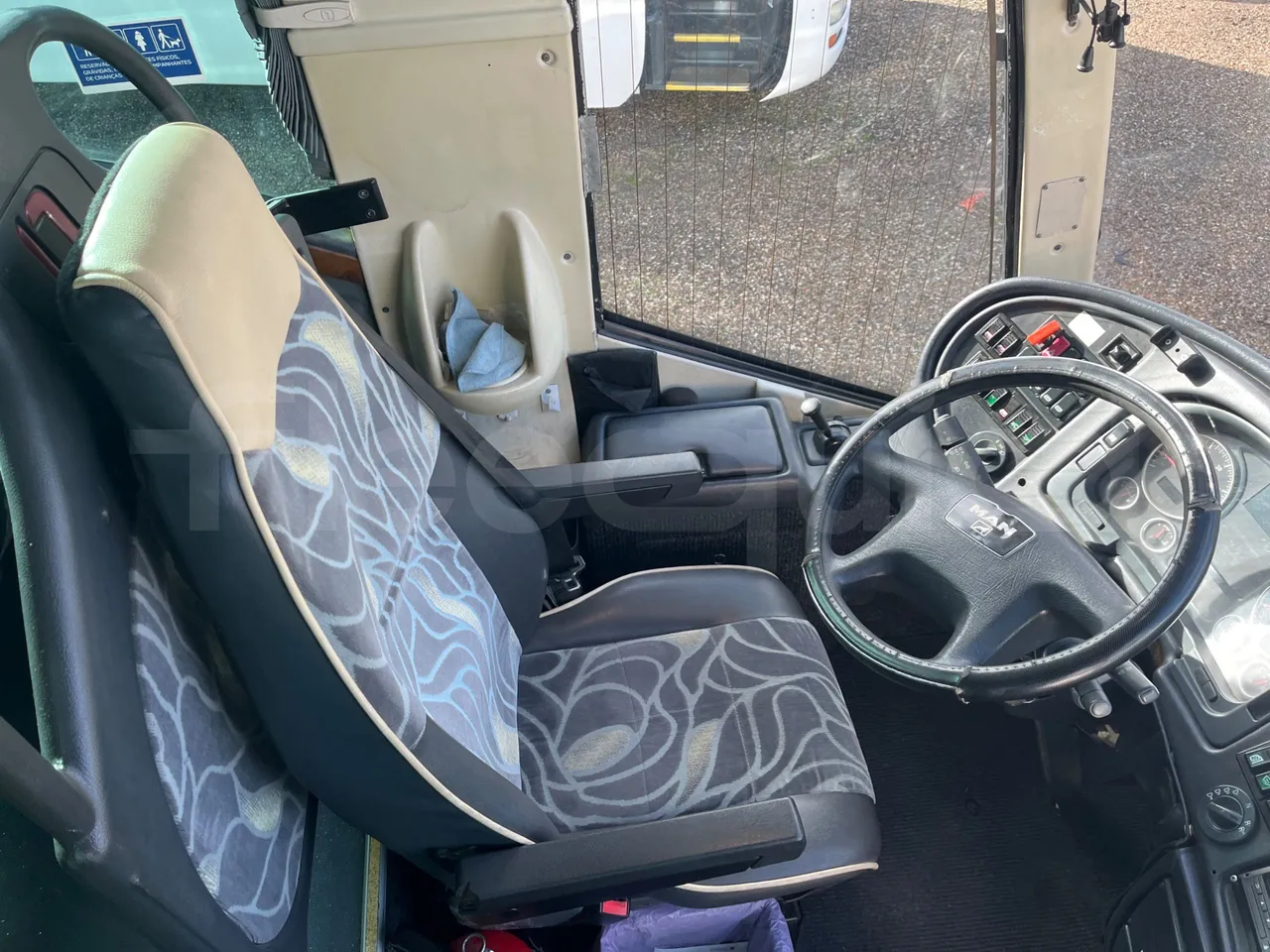 Man Noge TouringR33 - Euro4 - 324kW - 12.200mt - driver's seat photo