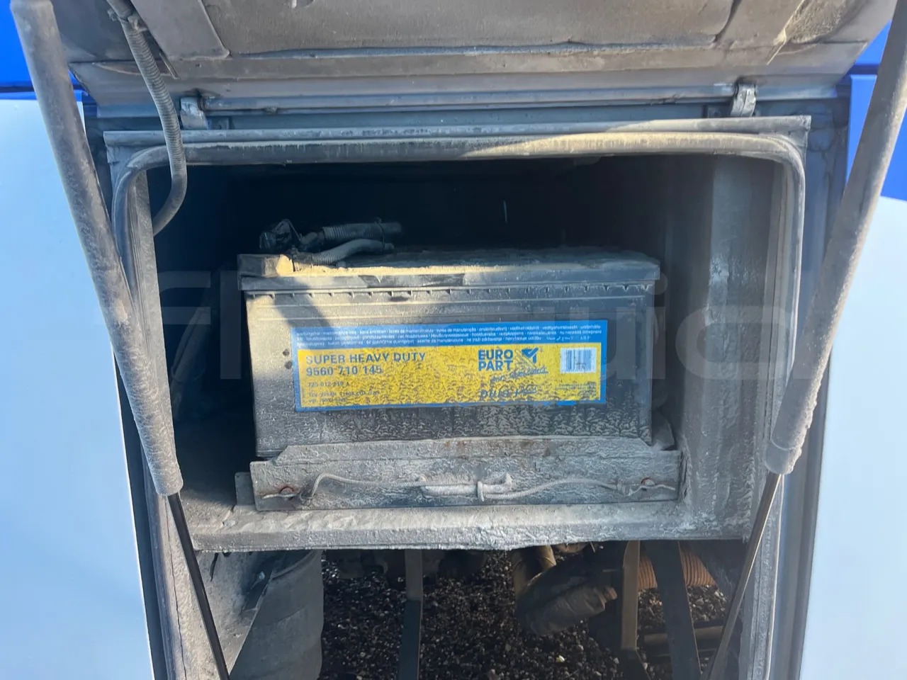 Man Noge TouringR33 - Euro4 - 324kW - 12.200mt - external compartments photo