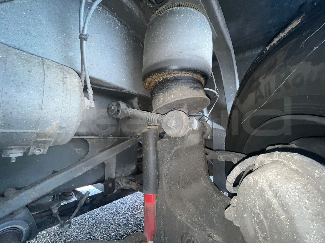 Man Noge TouringR33 - Euro4 - 324kW - 12.200mt - front air springs right