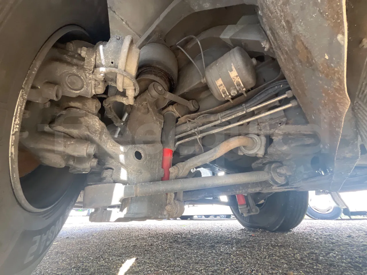 Man Noge TouringR33 - Euro4 - 324kW - 12.200mt - front shock absorbers left