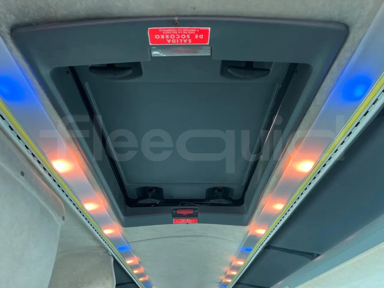 Man Noge TouringR33 - Euro4 - 324kW - 12.200mt - roof hatch 1