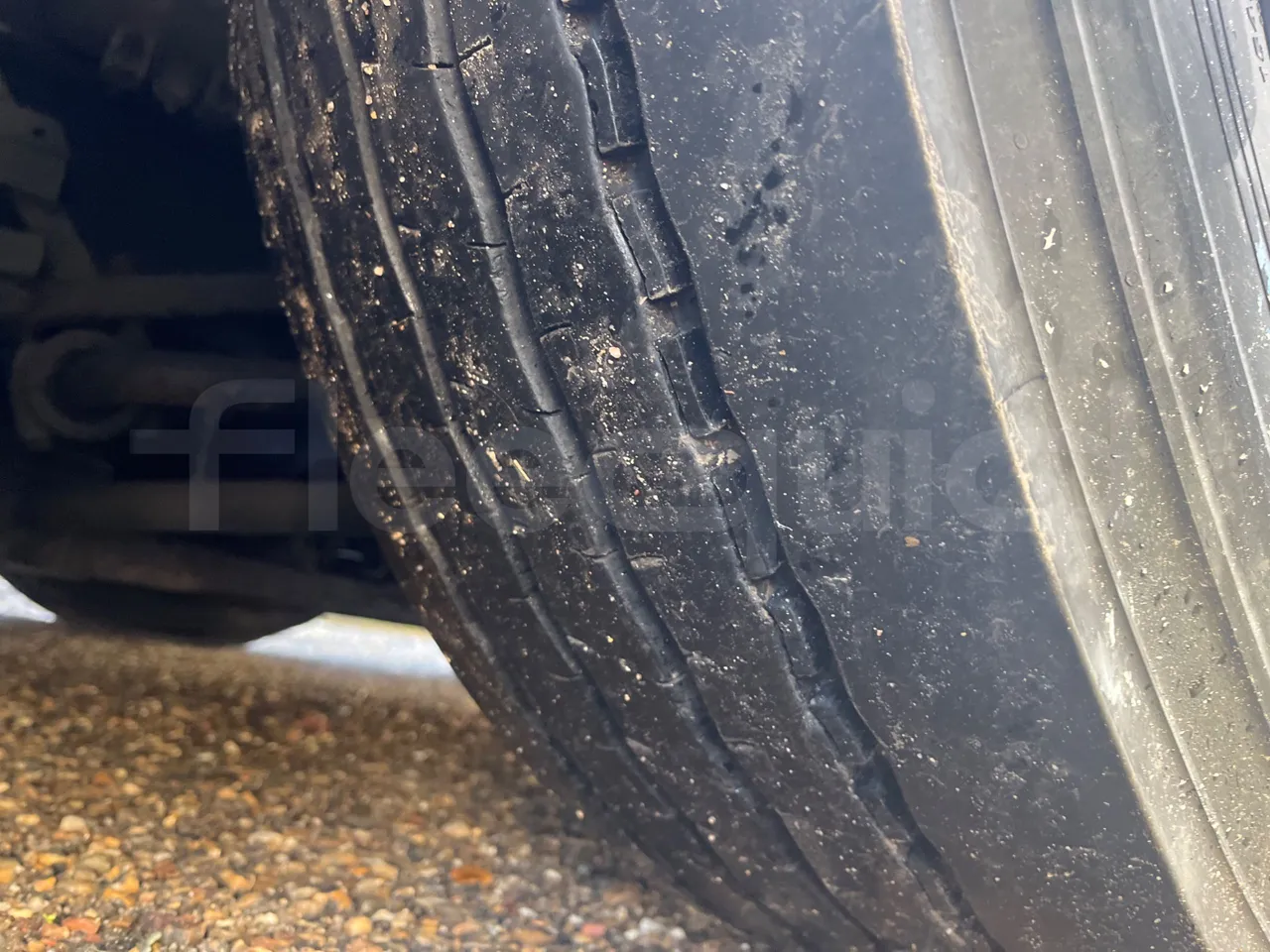 Man Noge TouringR33 - Euro4 - 324kW - 12.200mt - tread condition front tires right