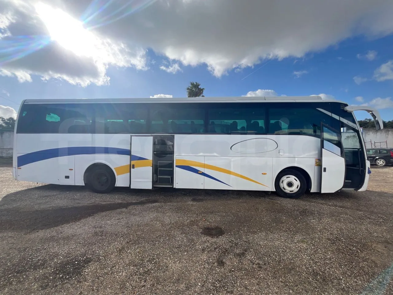 Man Noge TouringR33 - Euro4 - 324kW - 12.200mt - right side doors open