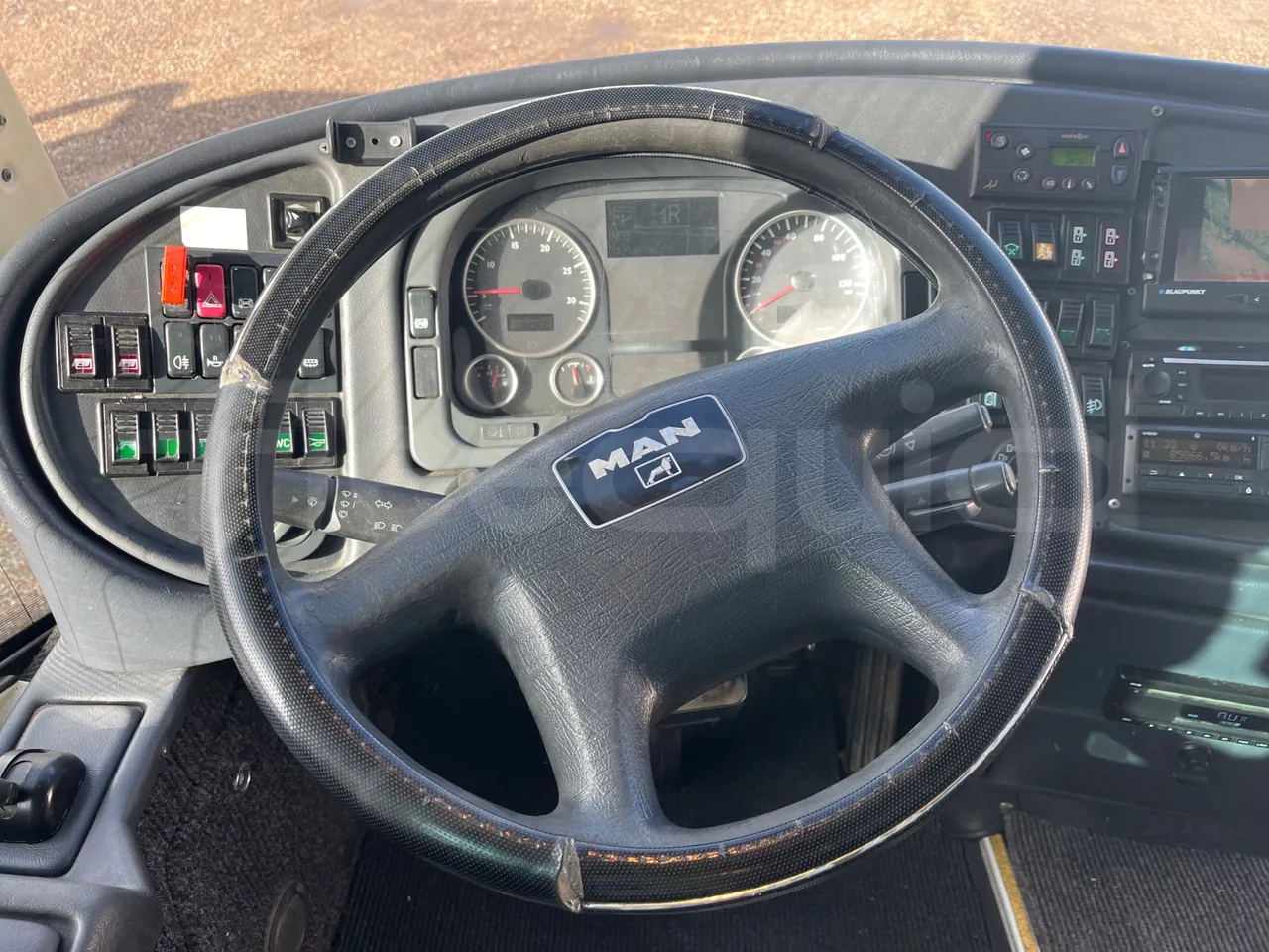 Man Noge TouringR33 - Euro4 - 324kW - 12.200mt - steering wheel photo