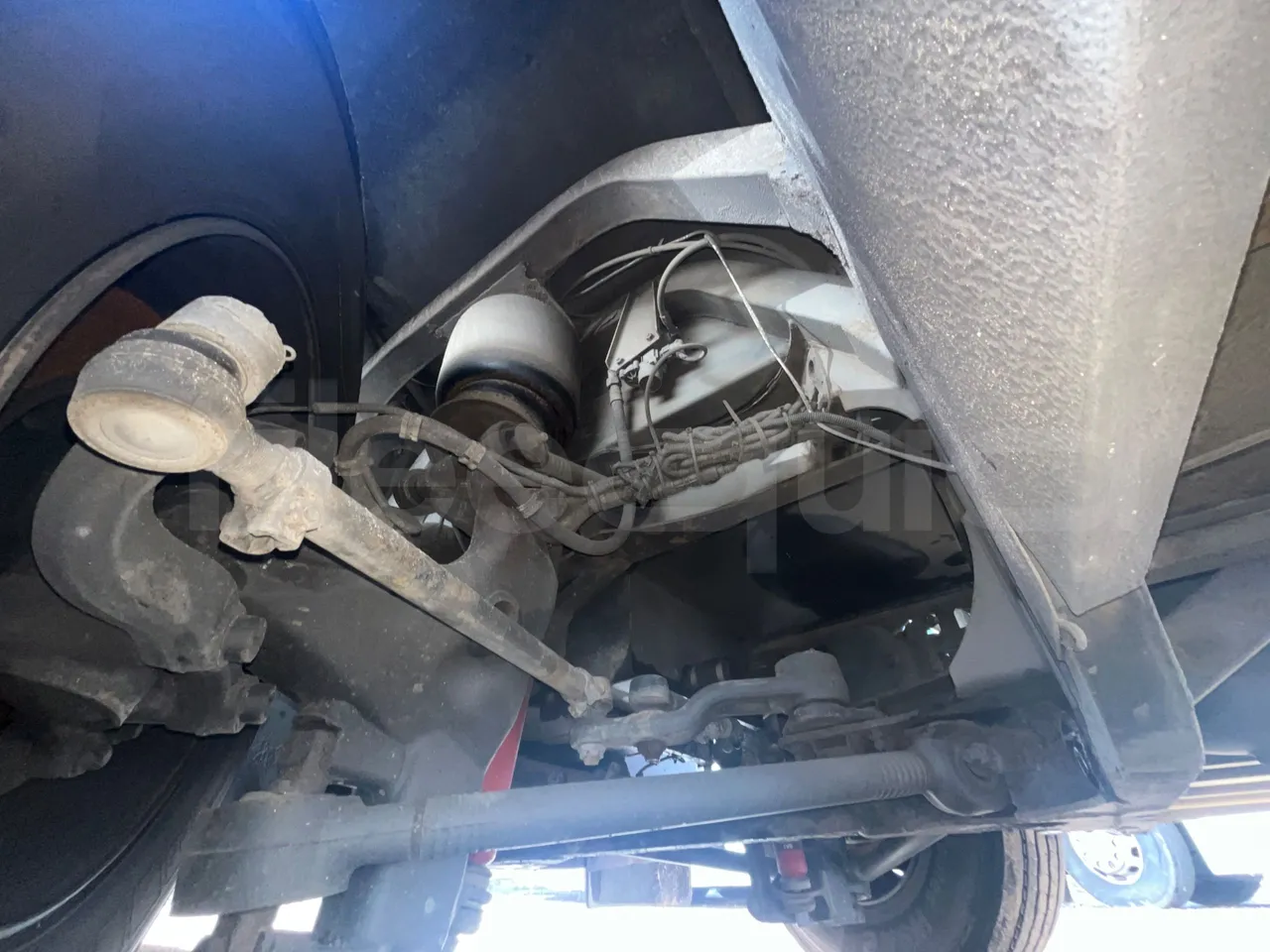 Man Noge TouringR33 - Euro4 - 324kW - 12.200mt - front axle right side