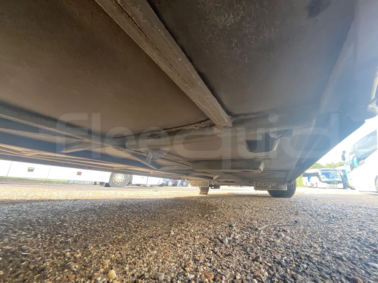 Man Noge TouringR33 - Euro4 - 324kW - 12.200mt - central undercarriage photo