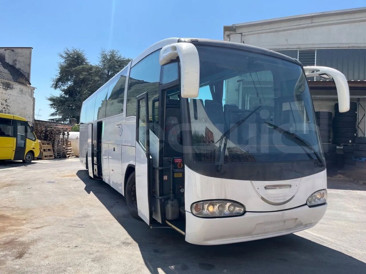 Irizar Scania Century K114IB - EUR3 - 250kW - 12m - 3/4 right front doors open