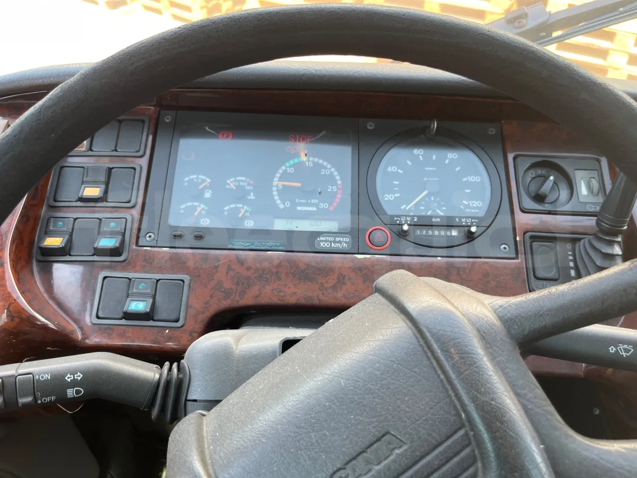 Irizar Scania Century K114IB - EUR3 - 250kW - 12m - dashboard lights on