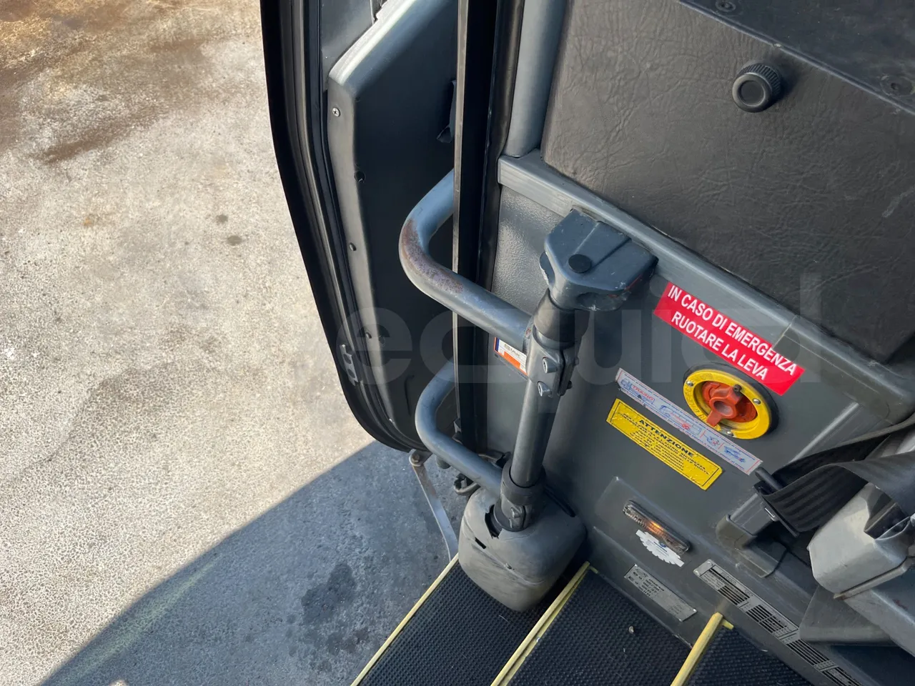 Irizar Scania Century K114IB - EUR3 - 250kW - 12m - door mechanism photo