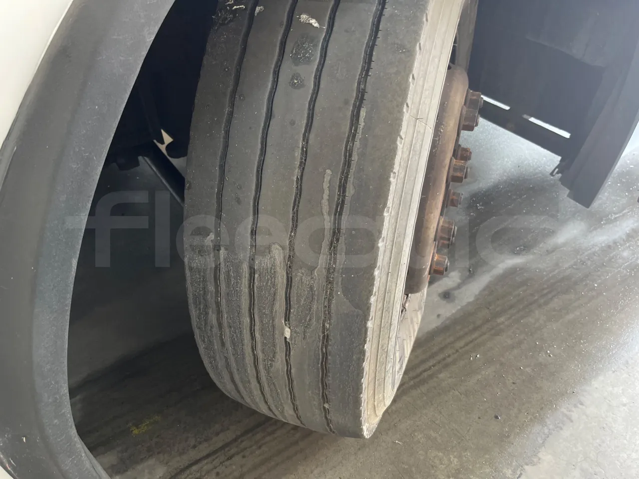 Irizar Scania Century K114IB - EUR3 - 250kW - 12m - tread condition front tires right
