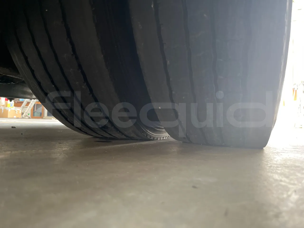 Irizar Scania Century K114IB - EUR3 - 250kW - 12m - tread condition second axle tires right