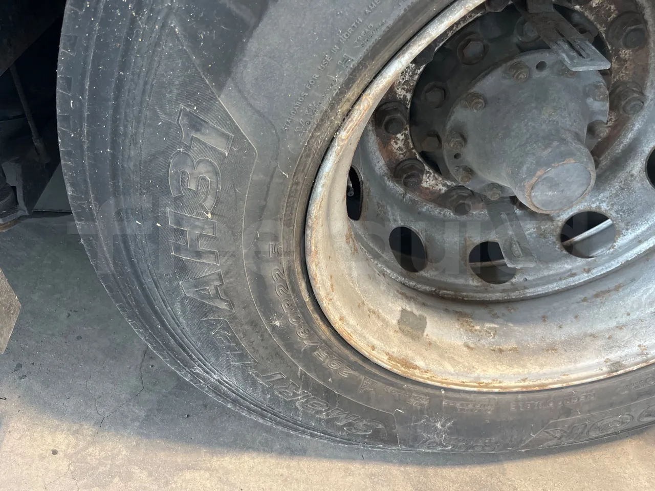 Irizar Scania Century K114IB - EUR3 - 250kW - 12m - rear left tire photo