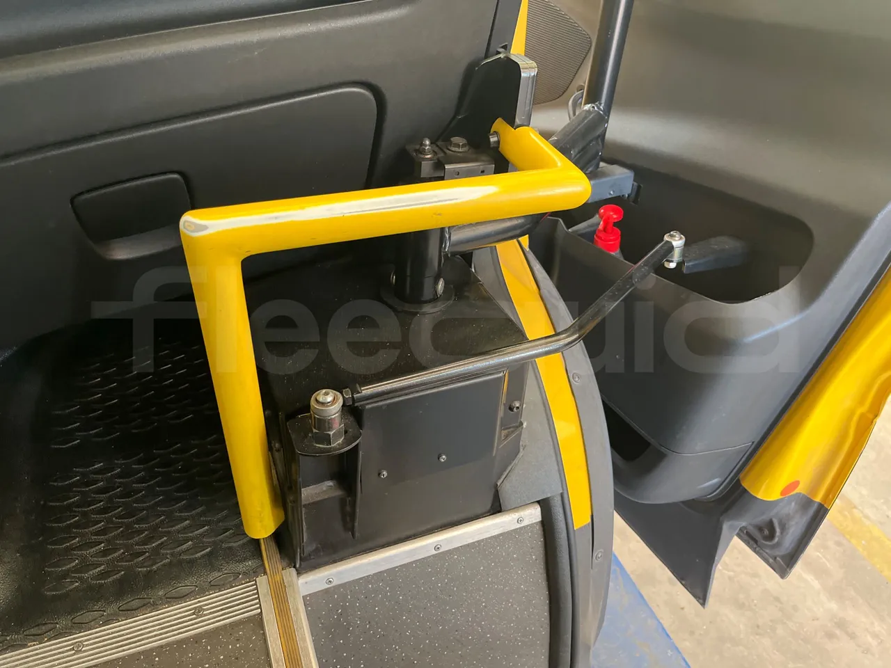 Iveco Daily 50C14N - EUR6 - 100kW - 6,048m - door mechanism photo