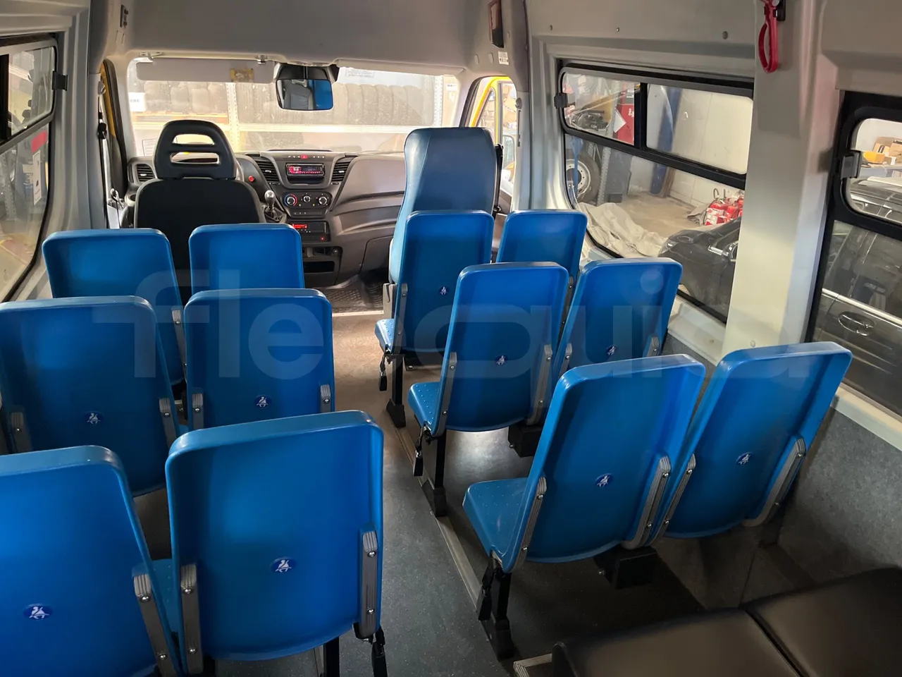 Iveco Daily 50C14N - EUR6 - 100kW - 6,048m - forward view middle aisle