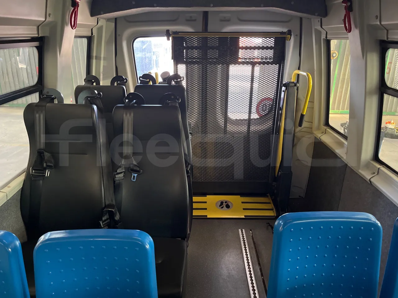 Iveco Daily 50C14N - EUR6 - 100kW - 6,048m - reverse view middle aisle
