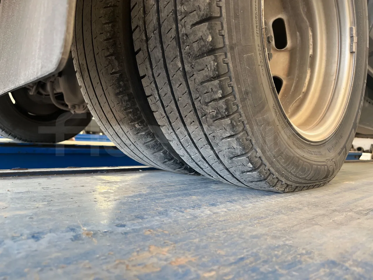 Iveco Daily 50C14N - EUR6 - 100kW - 6,048m - tread condition front tires left