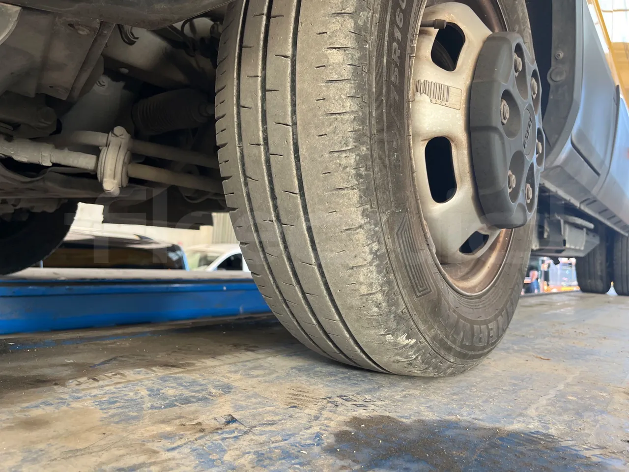 Iveco Daily 50C14N - EUR6 - 100kW - 6,048m - tread condition front tires right