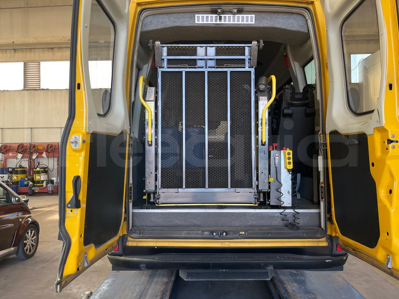 Iveco Daily 50C14N - EUR6 - 100kW - 6,048m - platform open photo