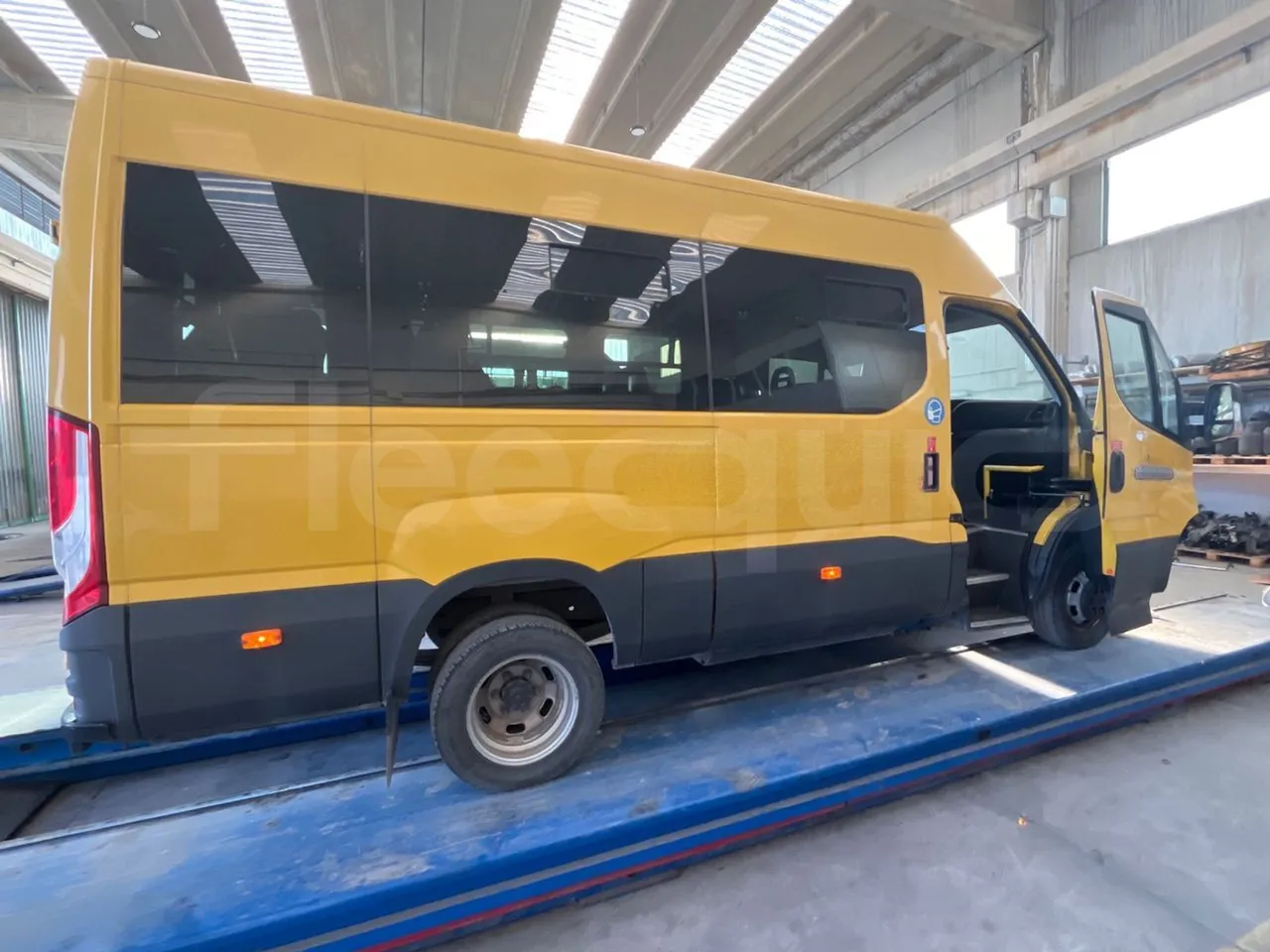 Iveco Daily 50C14N - EUR6 - 100kW - 6,048m - right side doors open